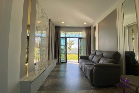 4 bedrooms House in Chiang Mai, Thailand No. 97710 4