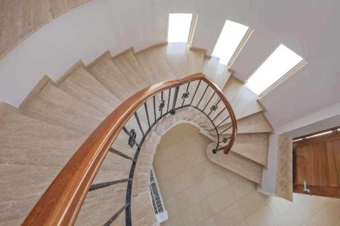 5 bedrooms House in Pervolia, Cyprus No. 40076 3