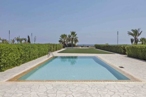 5 bedrooms House in Pervolia, Cyprus No. 40076 4