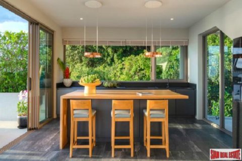 4 bedrooms Villa on the Chaweng Beach, Thailand No. 96210 18