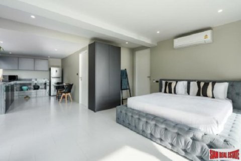 4 bedrooms Villa on the Chaweng Beach, Thailand No. 96210 11