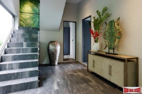 4 bedrooms Villa on the Chaweng Beach, Thailand No. 96210 10