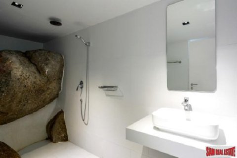 4 bedrooms Villa on the Chaweng Beach, Thailand No. 96210 9