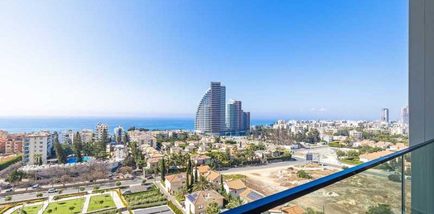 Квартира с 2 спальнями в Лимассол, Кипр №40807