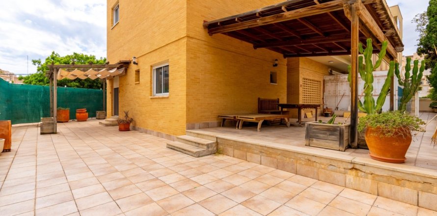 109m² Land en El Campello, Spain No. 83782