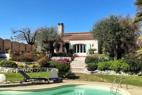 3 bedrooms Villa in La Gaude, France No. 99759 1