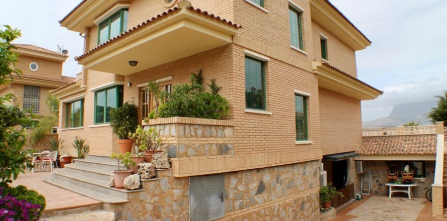 6 bedrooms Villa in Benidorm, Spain No. 111758