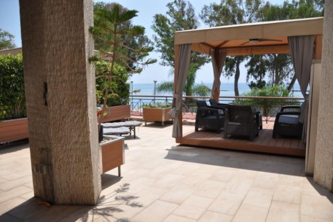 Квартира с 3 спальнями в Лимассол, Кипр №106117 11