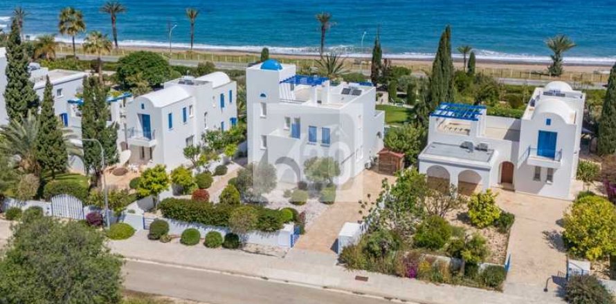 3 bedrooms House in Polis, Cyprus No. 101446