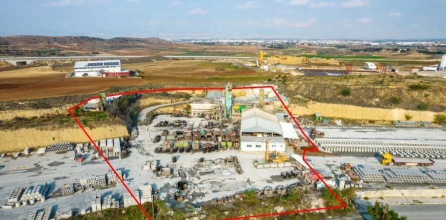 288m² Commercial property à Nicosia, Cyprus No. 104975