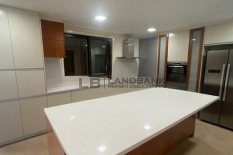 4 bedrooms House in Strovolos, Cyprus No. 65357 8