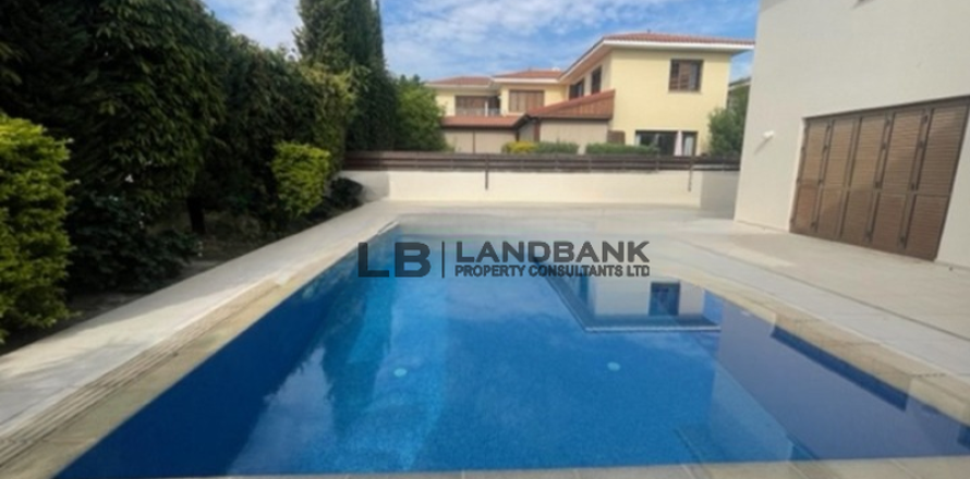 4 bedrooms House in Strovolos, Cyprus No. 65357