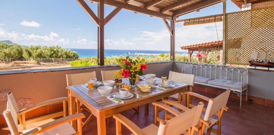 5 bedrooms House in Methoni, Greece No. 109512