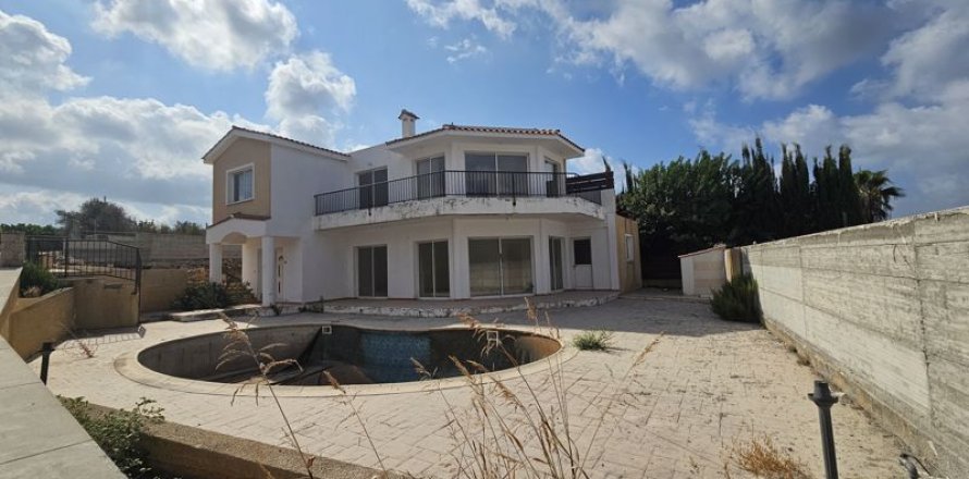 5 bedrooms Villa in Agios Georgios, Cyprus No. 65109