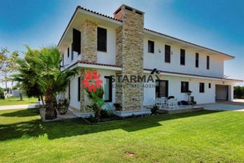 6 bedrooms House in Dromolaxia, Cyprus No. 82739 2