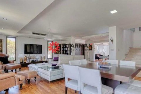 6 bedrooms House in Dromolaxia, Cyprus No. 82739 11