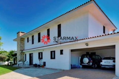 6 bedrooms House in Dromolaxia, Cyprus No. 82739 3