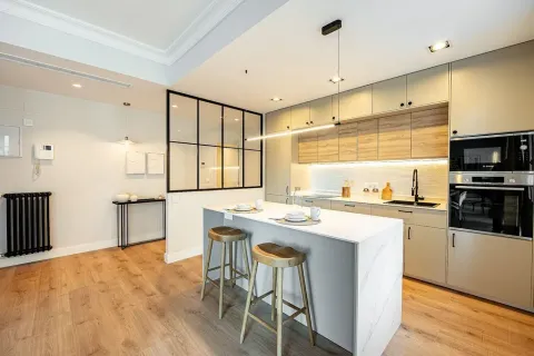 3 bedrooms Apartment in Madrid, Spain No. 99102