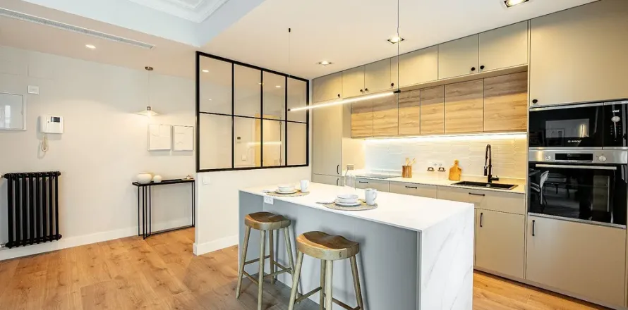 3 bedrooms Apartment in Madrid, Spain No. 99102