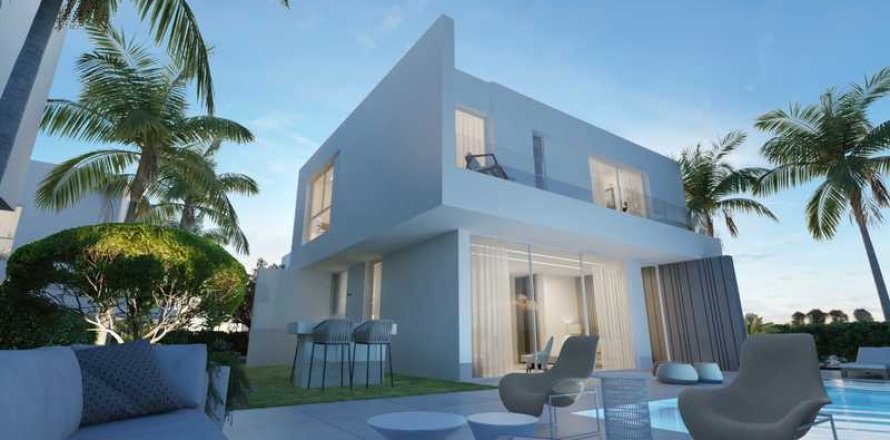 4 bedrooms House in Paralimni, Cyprus No. 40324