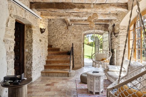 6 bedrooms Villa in Saint-Paul-de-Vence, France No. 75929 3