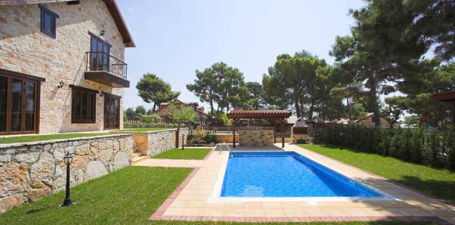 4 bedrooms House in Souni–Zanatzia, Cyprus No. 80764