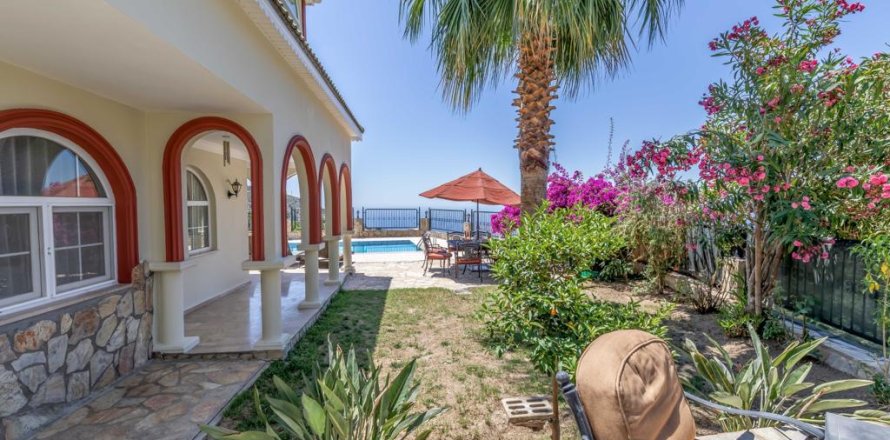 4 bedrooms Villa in Cai Rang, Vietnam No. 14188