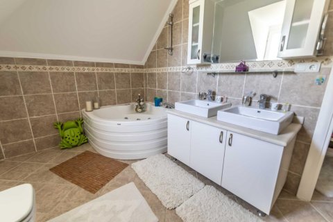 4 bedrooms Villa in Cai Rang, Vietnam No. 14188 13