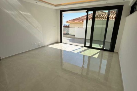 4 bedrooms Apartment in Agios Athanasios, Cyprus No. 75159 11