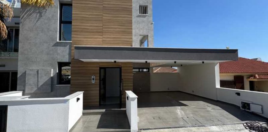 4 bedrooms Apartment in Agios Athanasios, Cyprus No. 75159