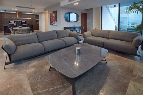 4 bedrooms Penthouse in Limassol, Cyprus No. 40574 2