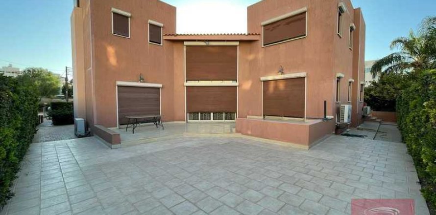 4 bedrooms Villa in Larnaca, Cyprus No. 79634