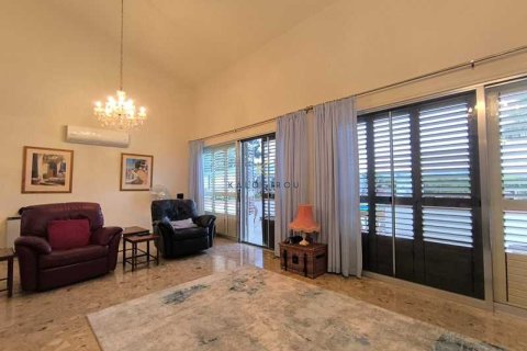 4 bedrooms House in Kiti, Cyprus No. 84440 3