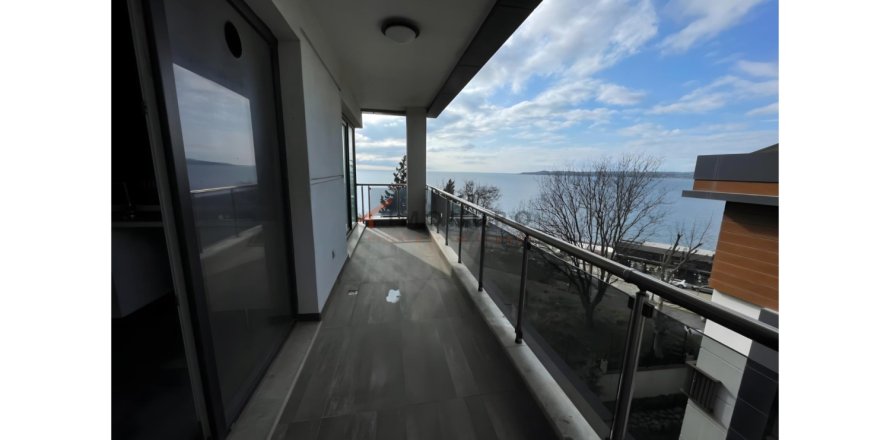 3 dormitorios Apartment en Bueyuekcekmece, Turkey No. 121321