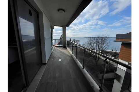 3 bedrooms Apartment in Bueyuekcekmece, Turkey No. 121321