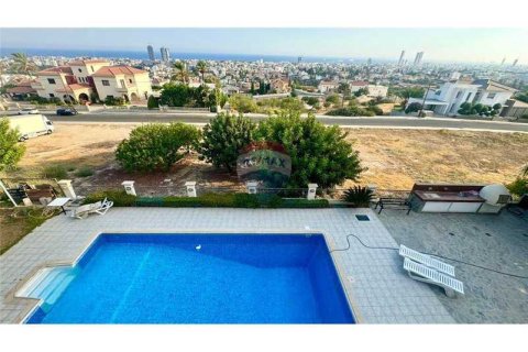 5 bedrooms Villa in Limassol, Cyprus No. 65496 1