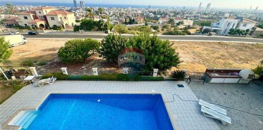 5 bedrooms Villa in Limassol, Cyprus No. 65496