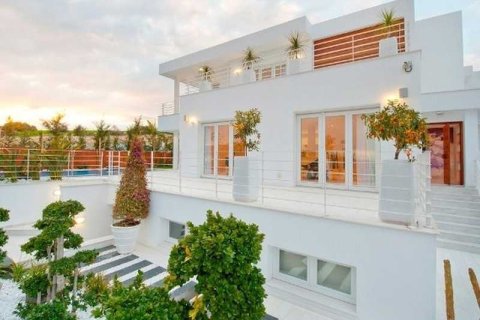 4 chambres House à Agios Tychonas, Cyprus No. 30041 1