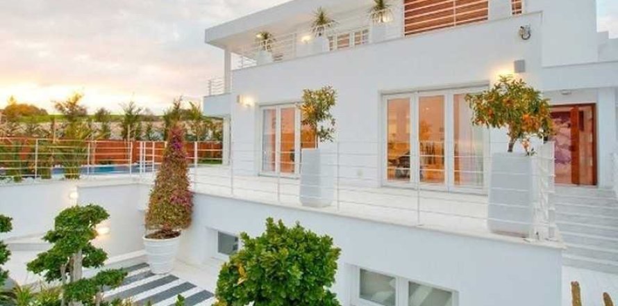 4 chambres House à Agios Tychonas, Cyprus No. 30041