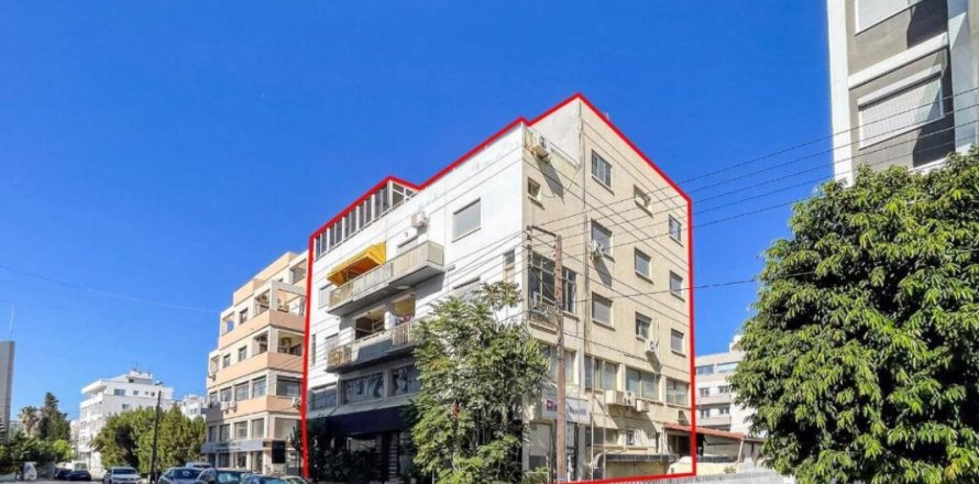 853m² Commercial property in Nicosia, Cyprus No. 105063