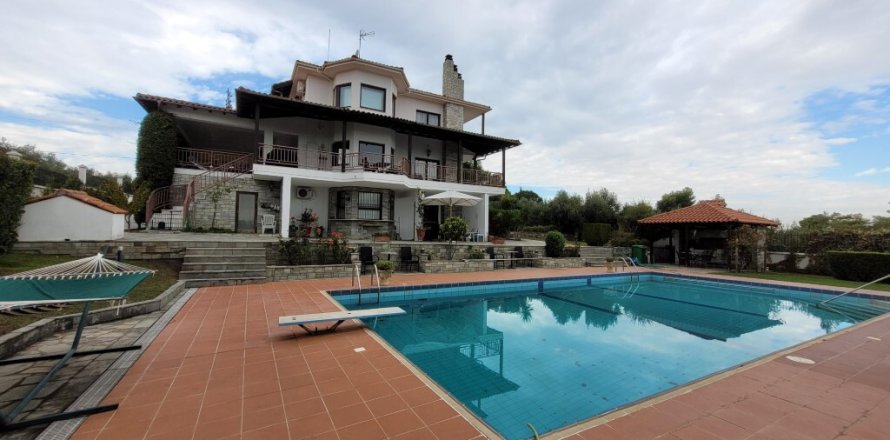 5 bedrooms Villa in Thermaic Gulf, Greece No. 109108