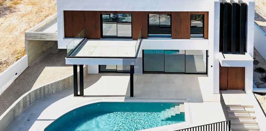 3 dormitorios Villa en Germasogeia, Cyprus No. 84083