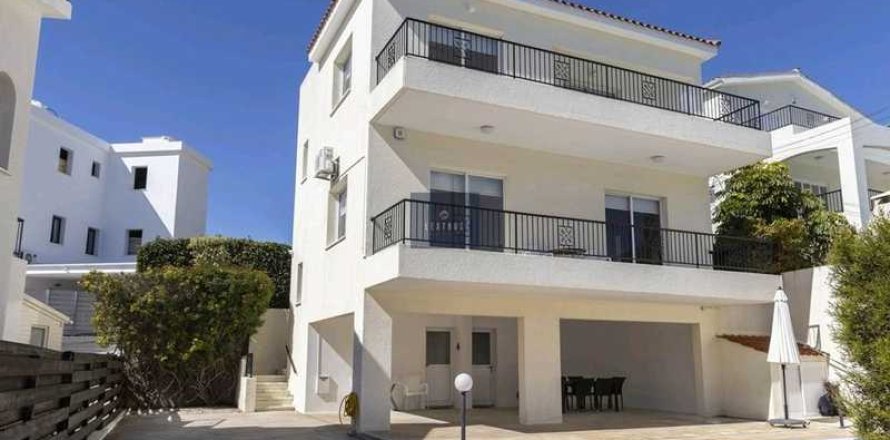 3 bedrooms Villa in Pegeia, Cyprus No. 101706