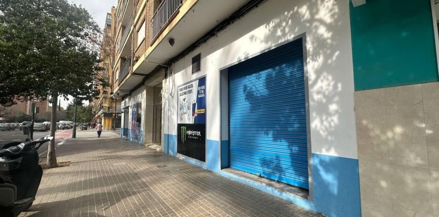 415m² Commercial property in Valencia, Spain No. 124701