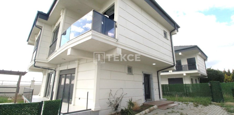 3 dormitorios Villa en Silivri, Turkey No. 124072