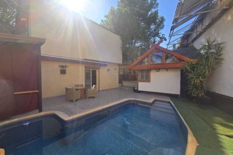 5 bedrooms House in Limassol, Cyprus No. 81643 1