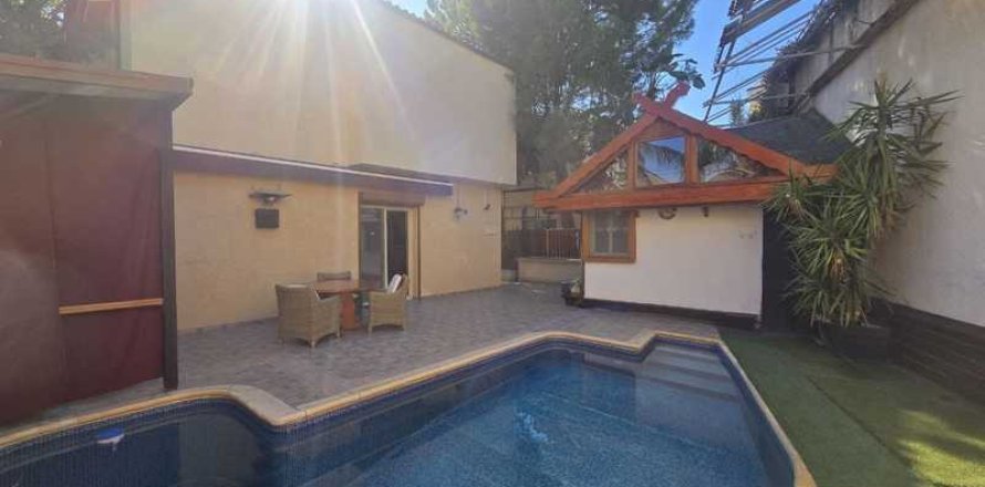 5 bedrooms House in Limassol, Cyprus No. 81643