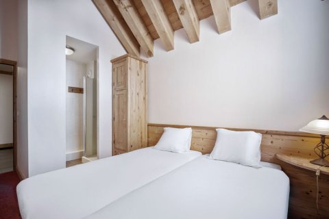 4 bedrooms Apartment in Les Belleville, France No. 100015 17