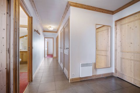 4 bedrooms Apartment in Les Belleville, France No. 100015 15