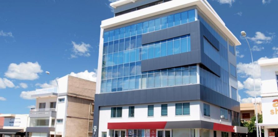 Коммерческая недвижимость 1530м² в Лимассол, Кипр №106415